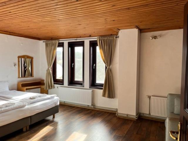 Бор И Шишарка Varzilkovtsi Extérieur photo