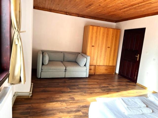 Бор И Шишарка Varzilkovtsi Extérieur photo