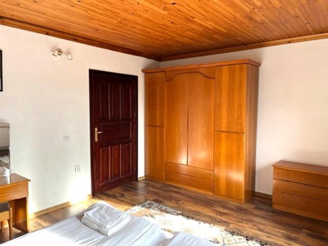 Бор И Шишарка Varzilkovtsi Extérieur photo